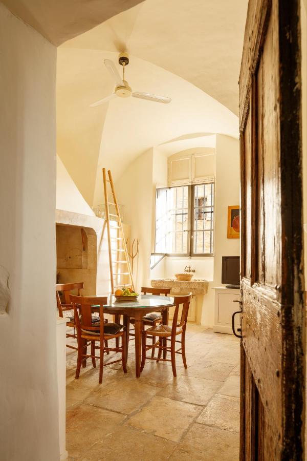 Hotel Particulier De Tingry - Pierres D'Histoire 메네르브 외부 사진